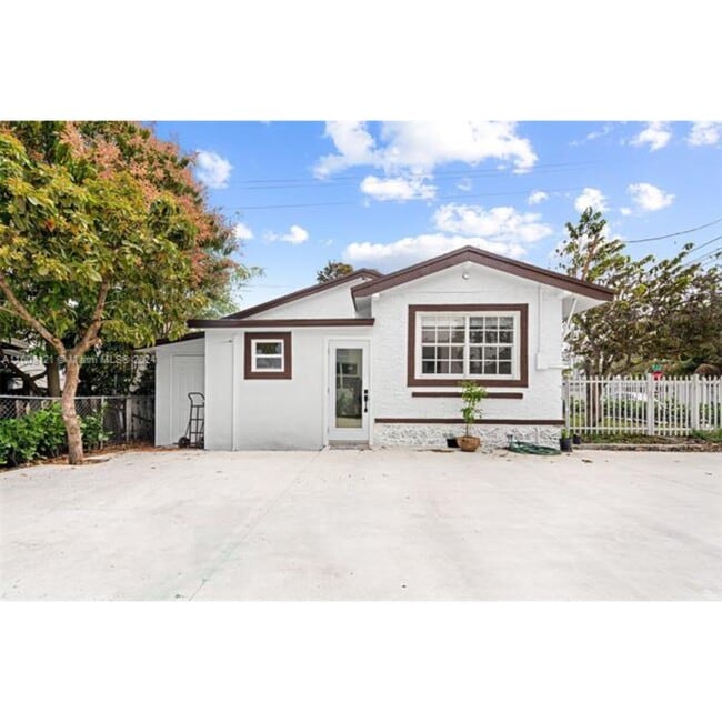 Foto del edificio - 3902 NW 3rd Ave