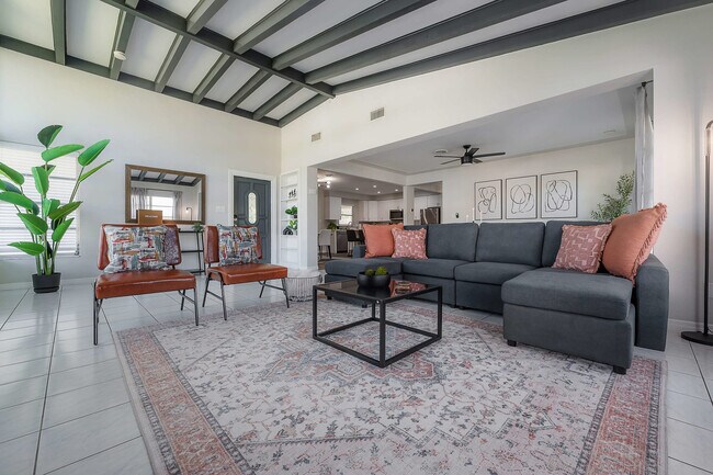 Foto del edificio - 4301 N Albany Ave