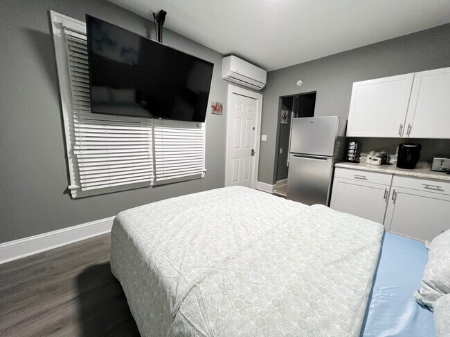 Foto del edificio - 817 Ferdinand Ave SW