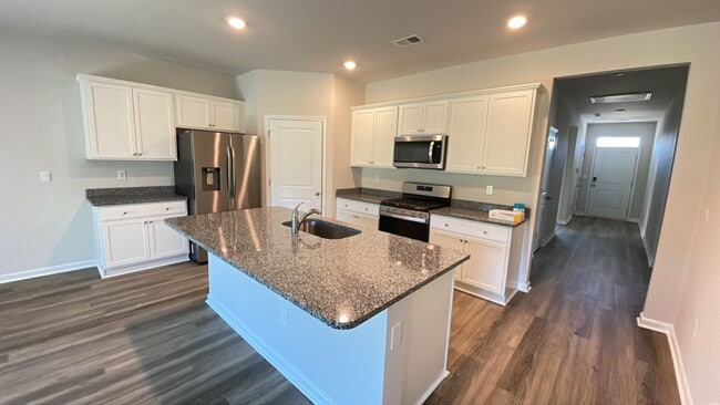 Building Photo - SPECIAL!  1/2 OFF 2ND MONTH RENT; 4 bedroom house in Market Commons
