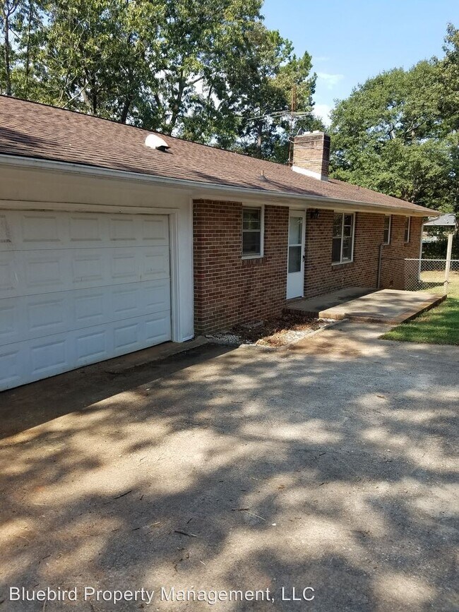 Building Photo - 3 br, 2 bath House - 2405 Fleming Dr