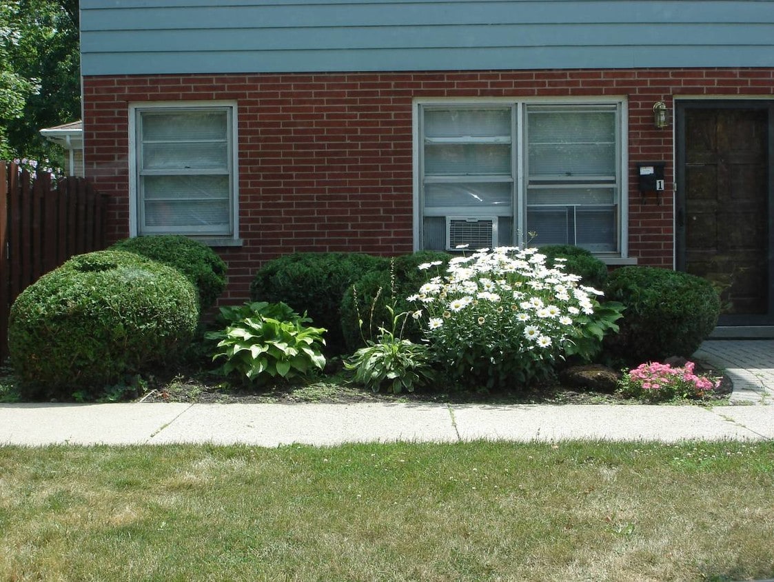 Front of apartment - 541 Barnsdale Rd