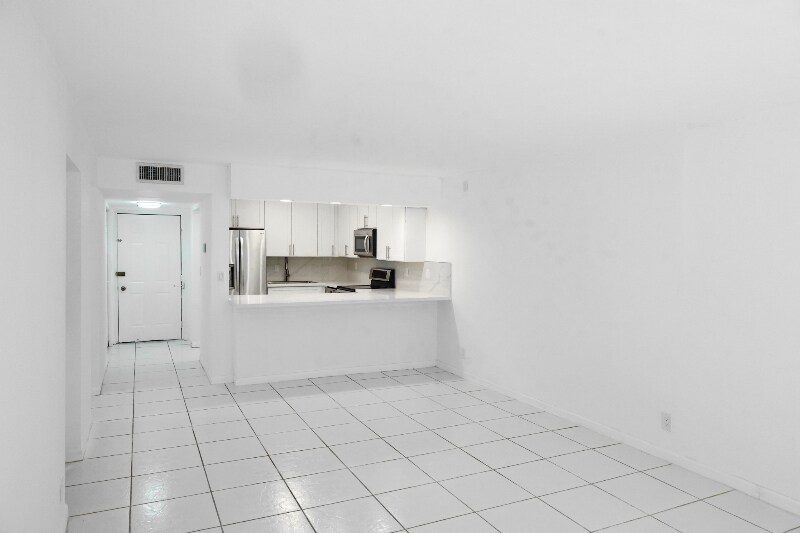 Primary Photo - 9370 SW 8th St