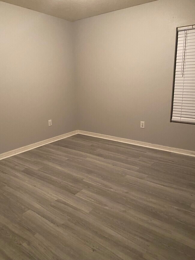 Bedroom 3 - 4327 Almond Ct
