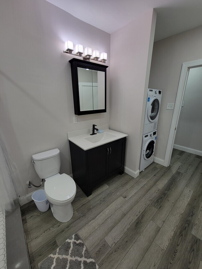 Bathroom - 300 W Kings Hwy