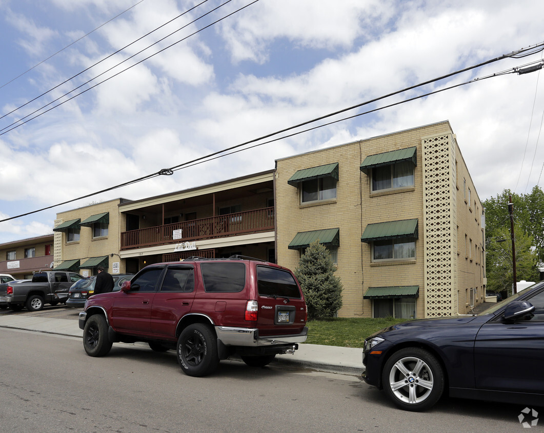 Building Photo - 157 E Powers Cir