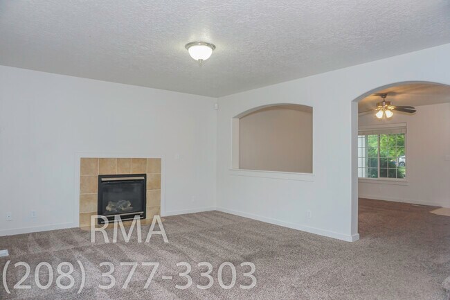 Building Photo - 10108 W Portola Dr