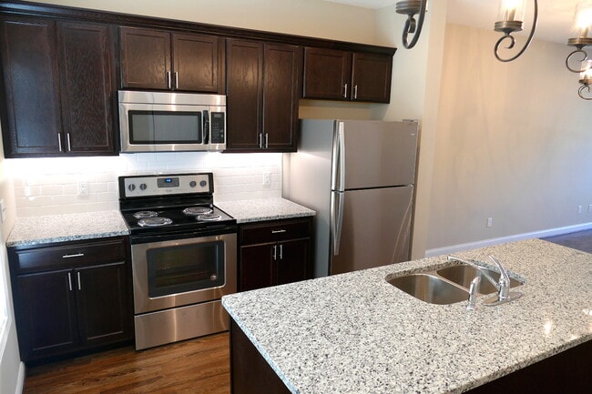 Foto del edificio - 914 Somerville Ct