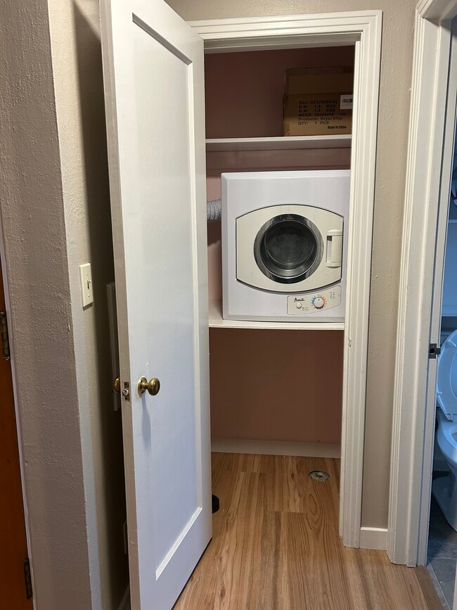 Building Photo - 405 S Coeur Dalene St