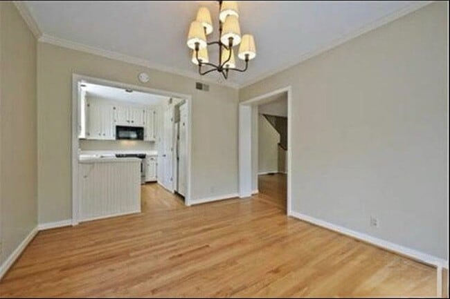 Building Photo - 105 Saint Charles Pl
