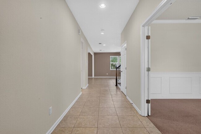 Foto del edificio - Large 4 bedroom home in Oakleaf