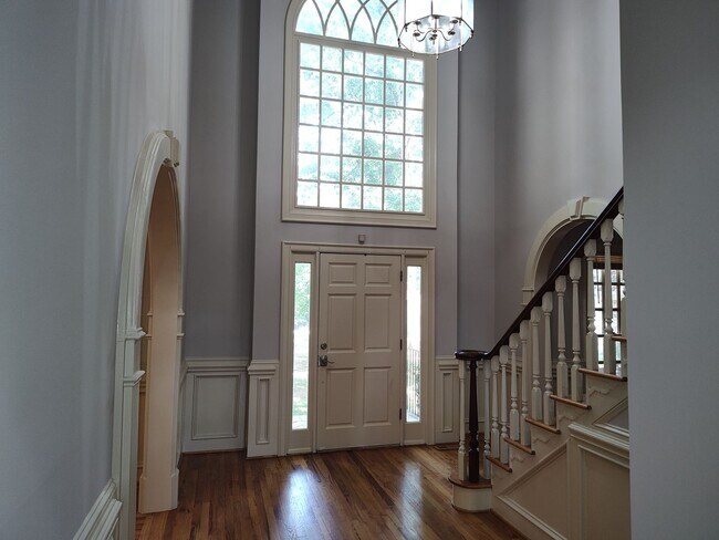 Foto del edificio - Stunning home located in the Popular Piper Glenn Community!