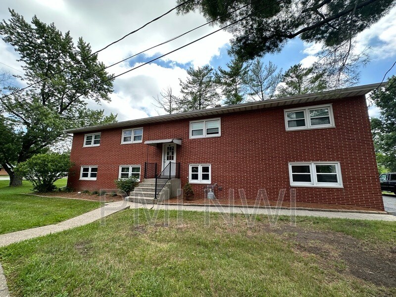 656 N Hobart Rd Unit Apt 1, Hobart, IN 46342 Condo for Rent in Hobart