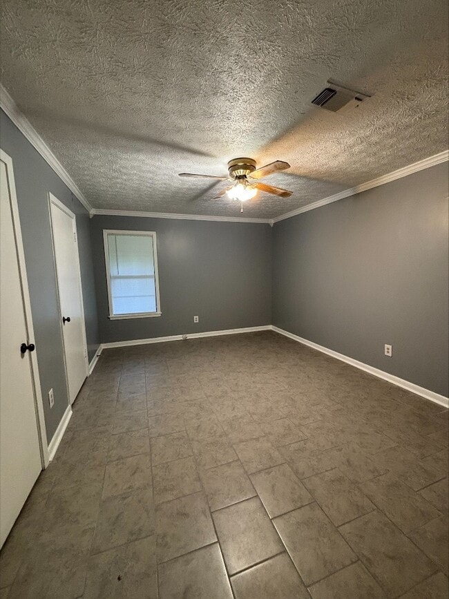 Building Photo - 622 Hospital Rd