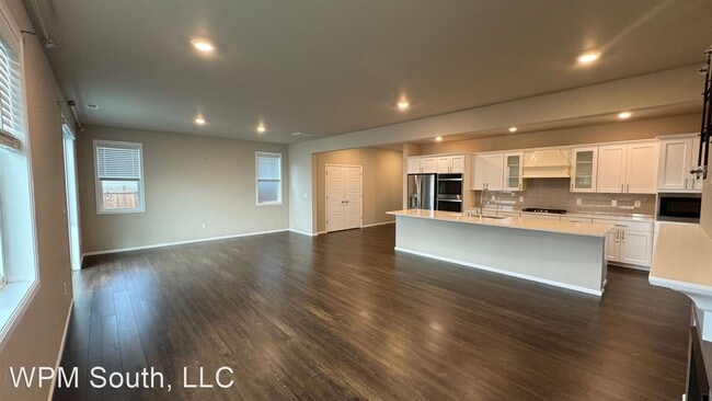 Building Photo - 5 br, 3 bath House - 23919 229th Pl SE