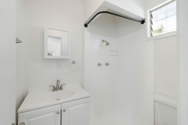 Building Photo - 3824 W 104th St
