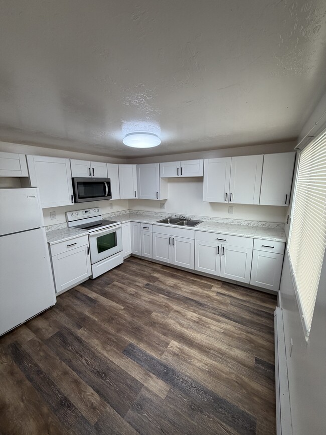 Building Photo - Vernal 4 Plex