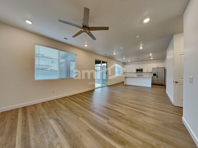 Building Photo - 20177 W Thomas Rd