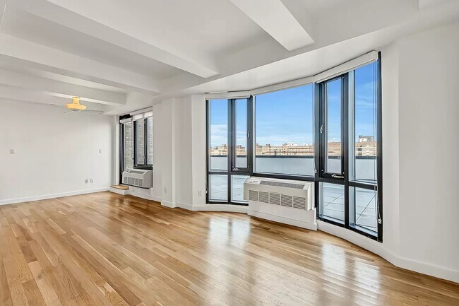 Building Photo - 35-40-40 30th St