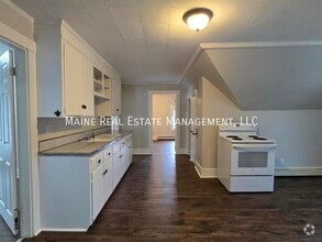 Building Photo - 139 Oak St