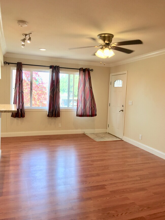 Building Photo - 1134 Edsel Dr