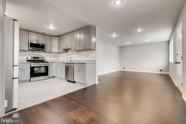 Building Photo - 3314 Hillsmere Rd
