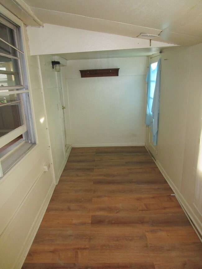 Building Photo - 7 Shoemakers Ln