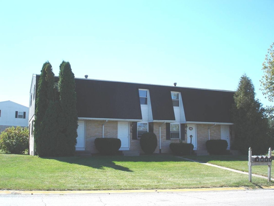 Building Photo - Townhouse 4-Plex