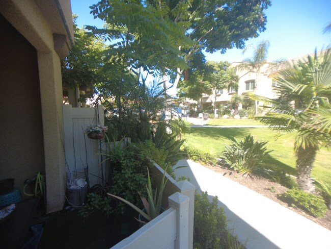 Building Photo - 1460 Mockingbird Ct