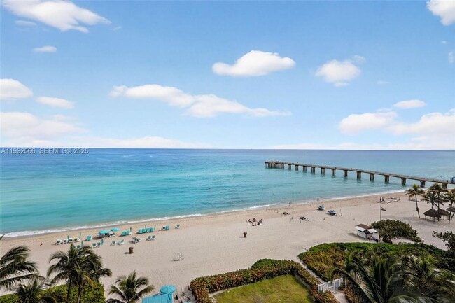 Foto del edificio - 16711 Collins Ave