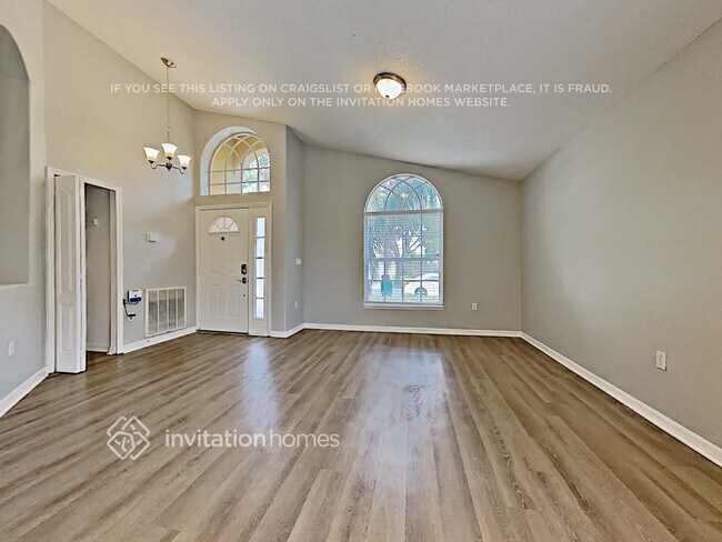 Building Photo - 13702 Hawkeye Dr
