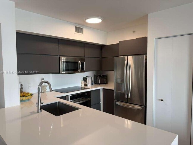 Foto del edificio - 1155 Brickell Bay Dr