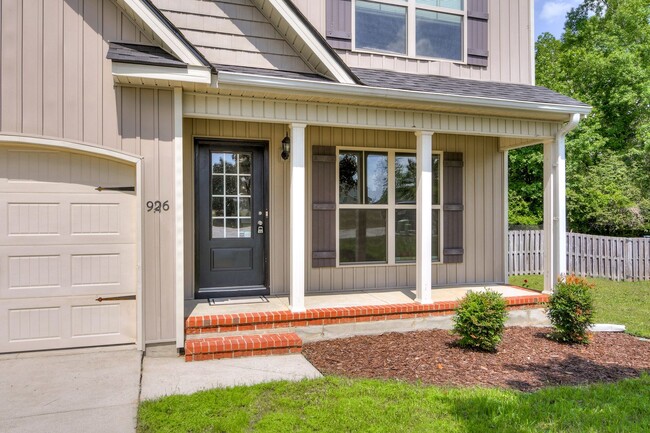 Building Photo - 3 Bedroom 2.5 Bath - Over Half Acre Lot!