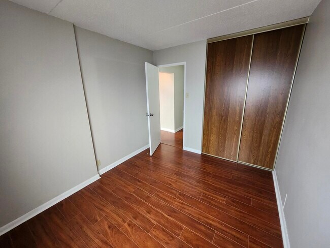 Building Photo - 411 Ellerdale St