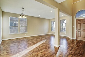 Building Photo - 11022 Avery Oaks Ln
