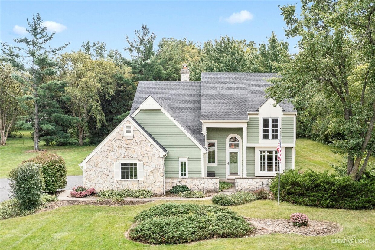 Primary Photo - 38W199 Heatherfield Dr