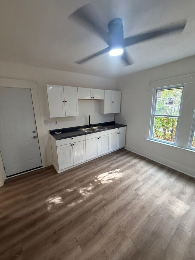 Foto del edificio - 2791 E 127th St