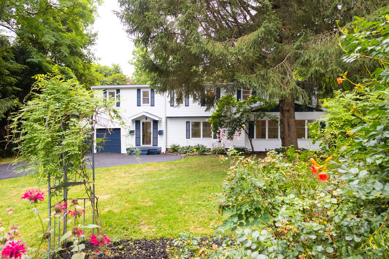 Primary Photo - 155 Penhurst Rd