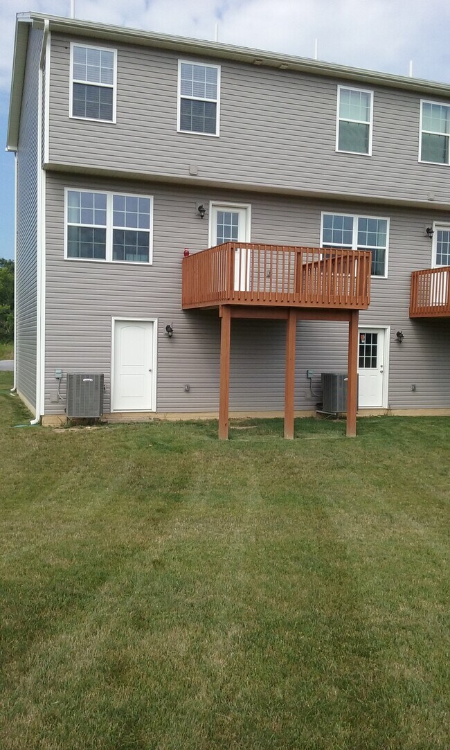 Building Photo - 460 Stableview Ct