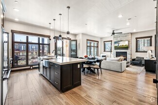 Building Photo - 3751 Blackstone Dr