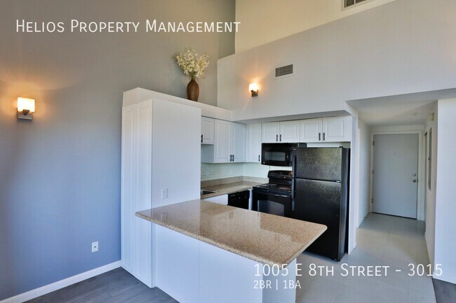 Foto del edificio - 1005 E 8th St
