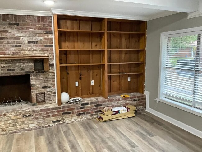 Building Photo - 2209 W 40th Ave