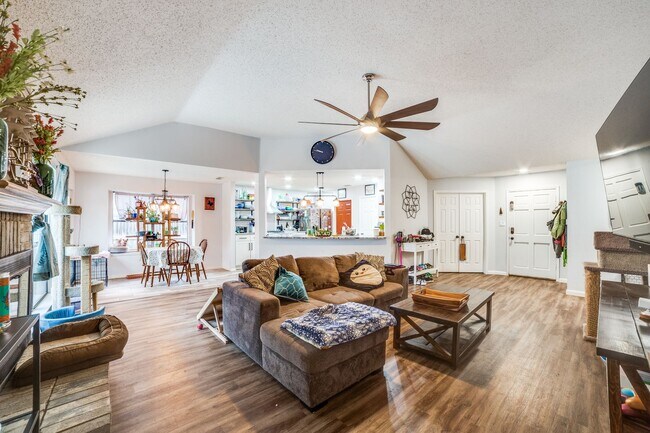 Building Photo - RENOVATED 4-BEDROOM IN WESTCREEK OAKS