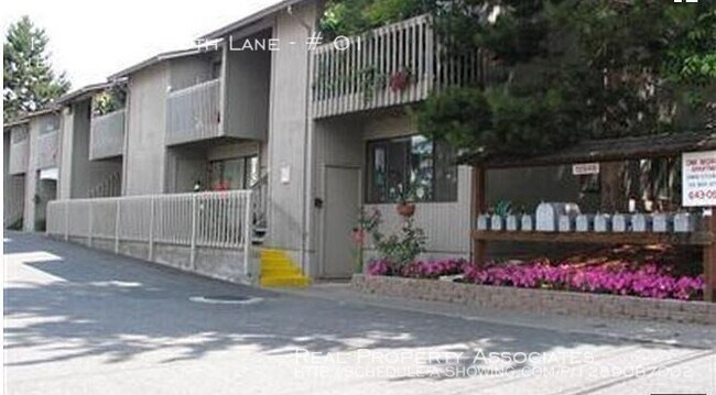 Building Photo - 12846 SE 40th Ln