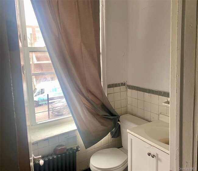 Building Photo - 370 North Ave