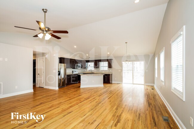 Foto del edificio - 7761 Sarah Dr