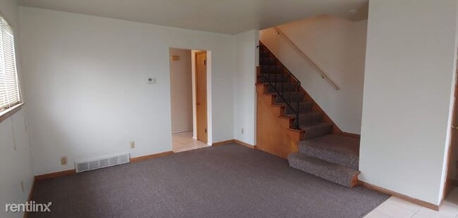 Building Photo - 3 br, 1.5 bath Townhome - 6745 N 75th St