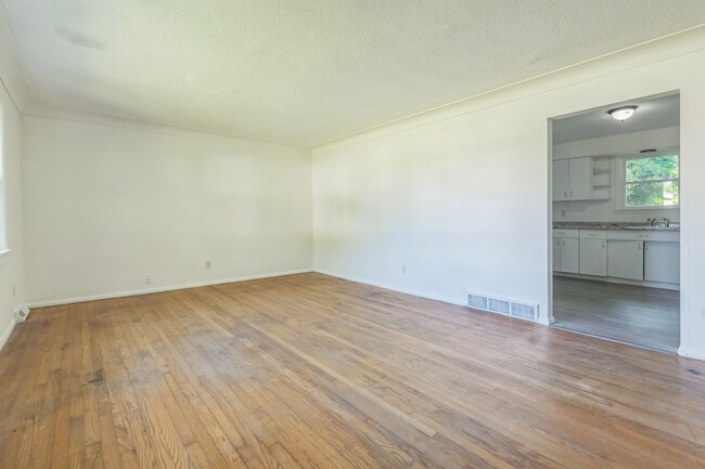 Building Photo - 650 N 80th St