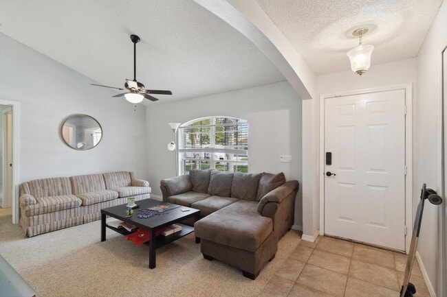 Building Photo - 1007 Jacaranda Cir