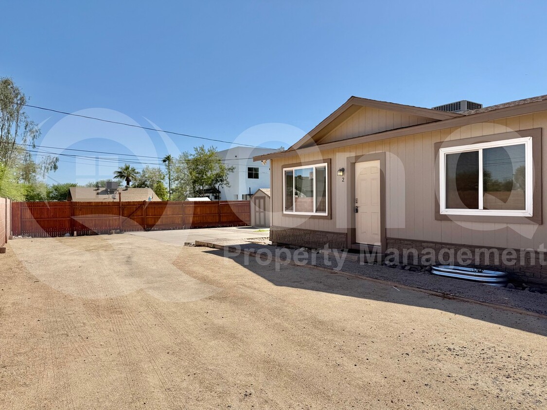 Primary Photo - 1021 E Harry St